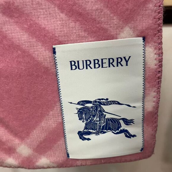 Burberry pink gradient scarf with knight's coat of arms - classic and elegant. - Picture 2 of 11